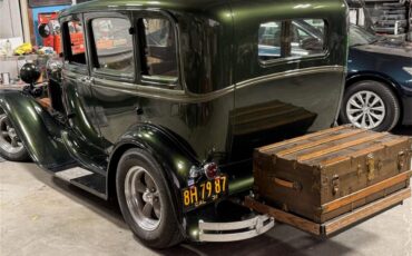 Ford-4-dr-sedan-1931-Emerald-Green-Fawn