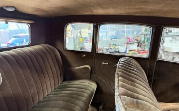 Ford-4-dr-sedan-1931-Emerald-Green-Fawn-4