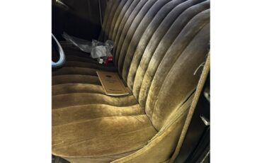 Ford-4-dr-sedan-1931-Emerald-Green-Fawn-5