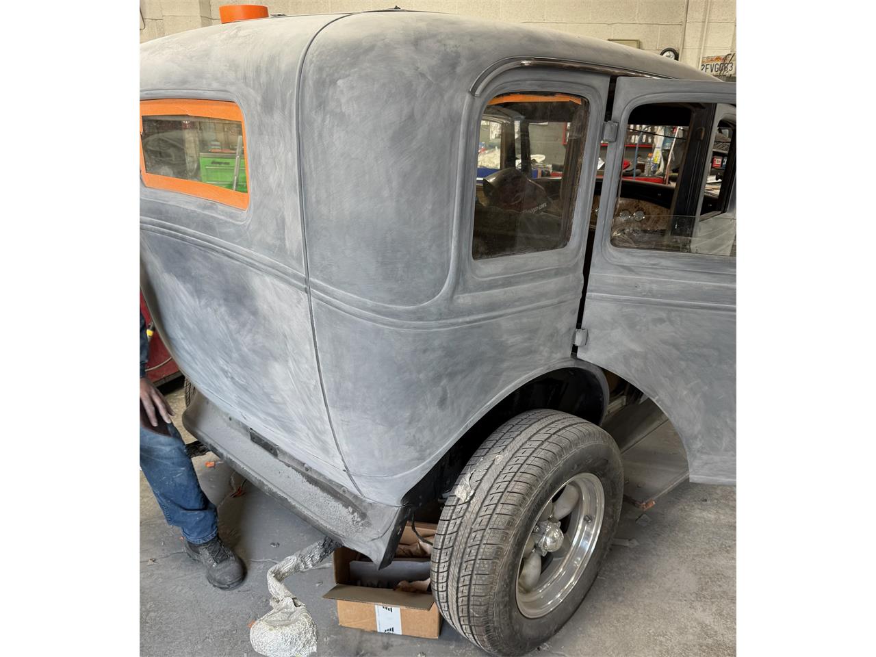 Ford-4-dr-sedan-1931-Emerald-Green-Fawn-9