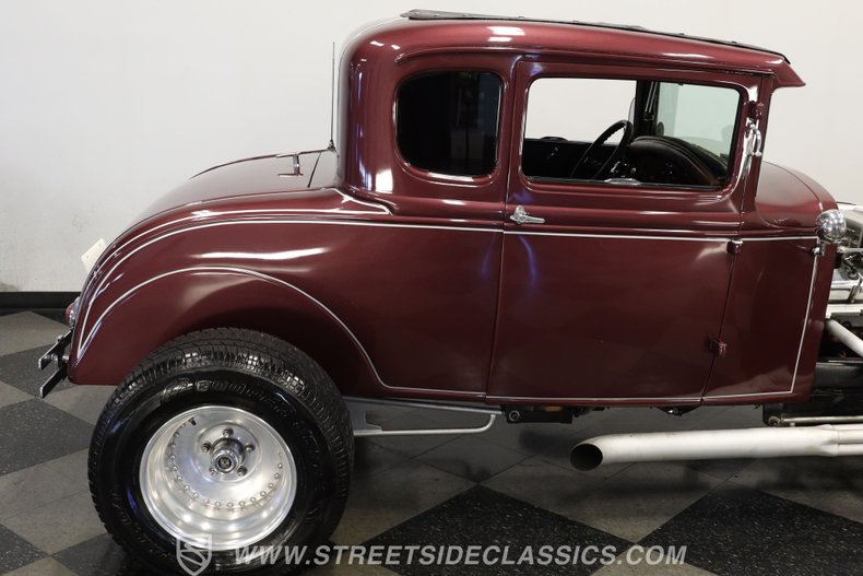Ford-5-window-1931-Burgundy-Maroon-Black-17
