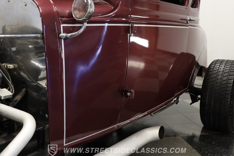 Ford-5-window-1931-Burgundy-Maroon-Black-23