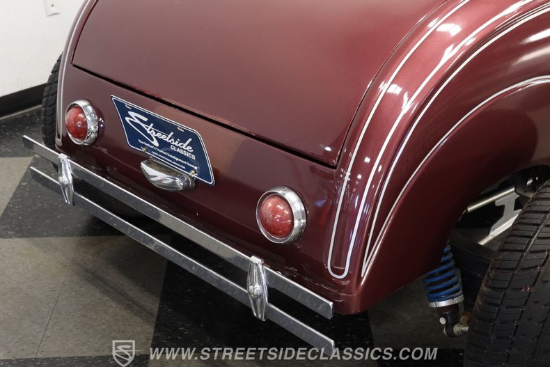 Ford-5-window-1931-Burgundy-Maroon-Black-26
