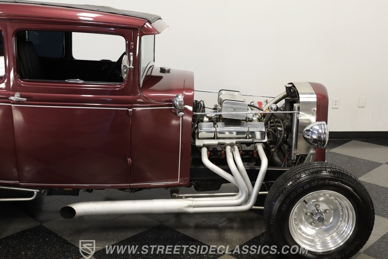 Ford-5-window-1931-Burgundy-Maroon-Black-28
