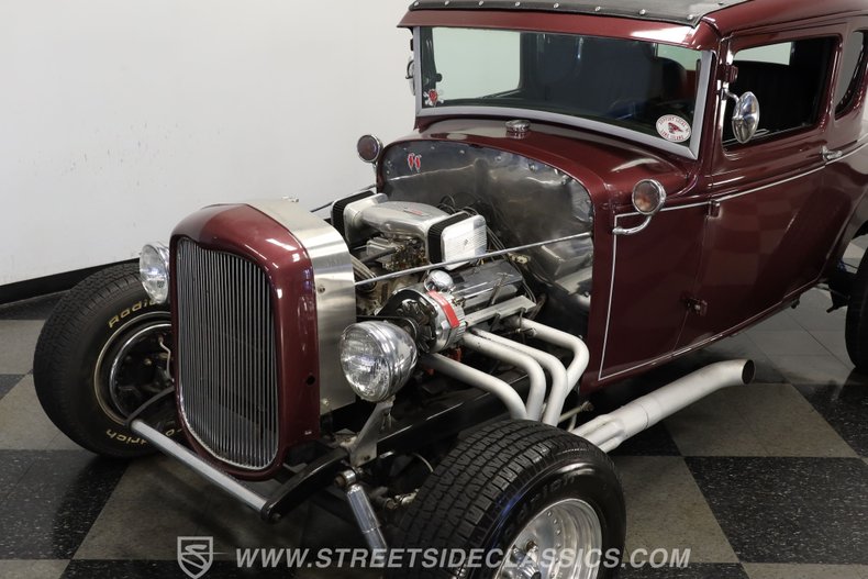 Ford-5-window-1931-Burgundy-Maroon-Black-29