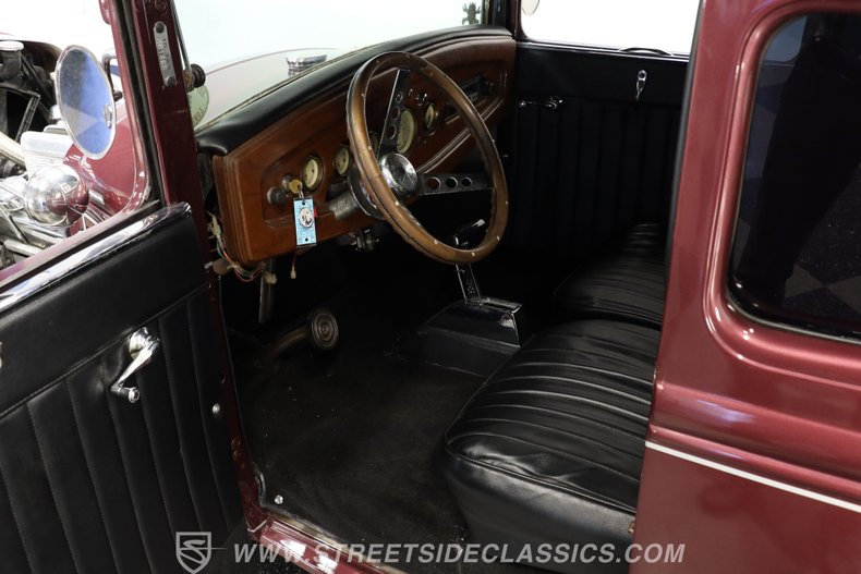 Ford-5-window-1931-Burgundy-Maroon-Black-3