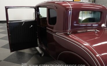 Ford-5-window-1931-Burgundy-Maroon-Black-32