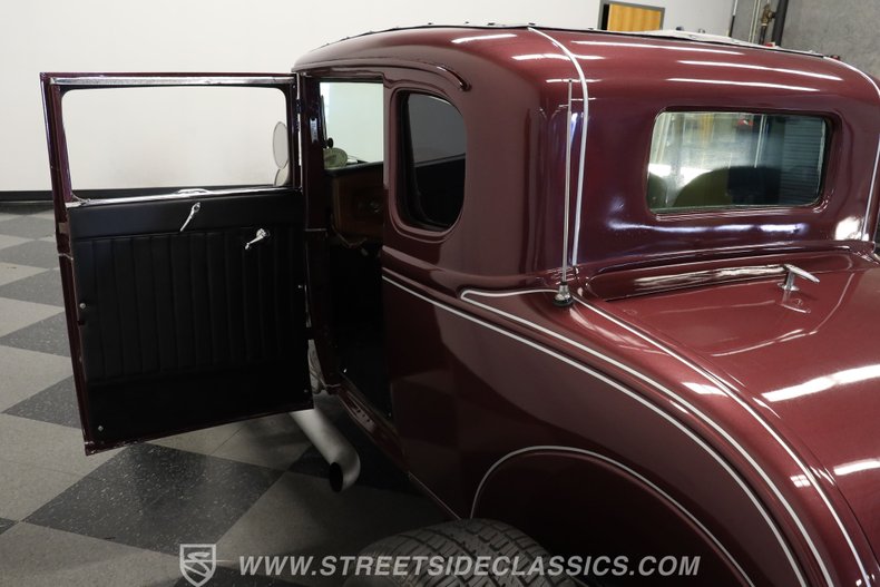 Ford-5-window-1931-Burgundy-Maroon-Black-32