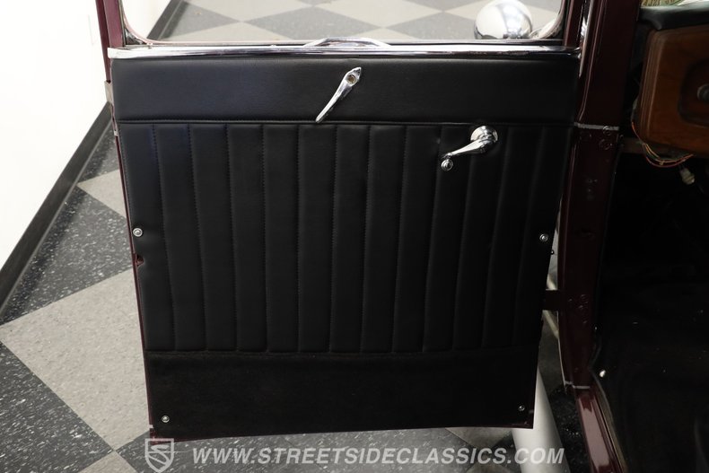 Ford-5-window-1931-Burgundy-Maroon-Black-33