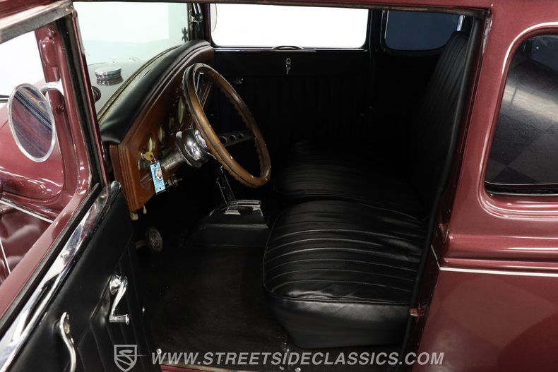 Ford-5-window-1931-Burgundy-Maroon-Black-34
