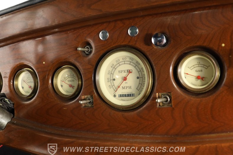 Ford-5-window-1931-Burgundy-Maroon-Black-36