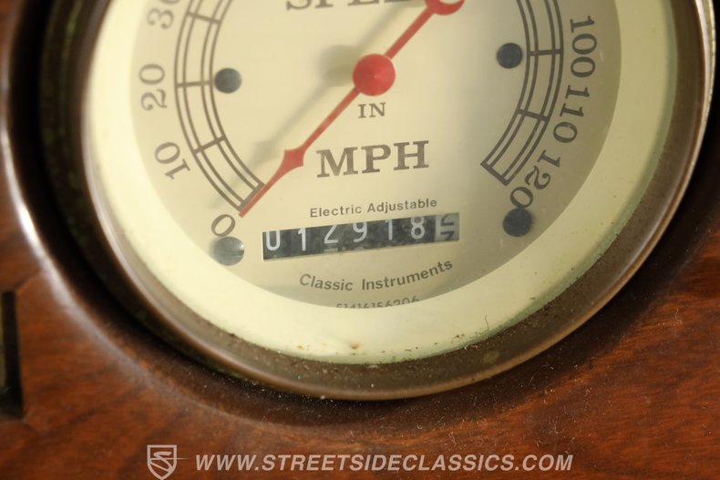 Ford-5-window-1931-Burgundy-Maroon-Black-37