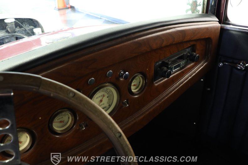 Ford-5-window-1931-Burgundy-Maroon-Black-40