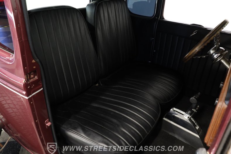 Ford-5-window-1931-Burgundy-Maroon-Black-42