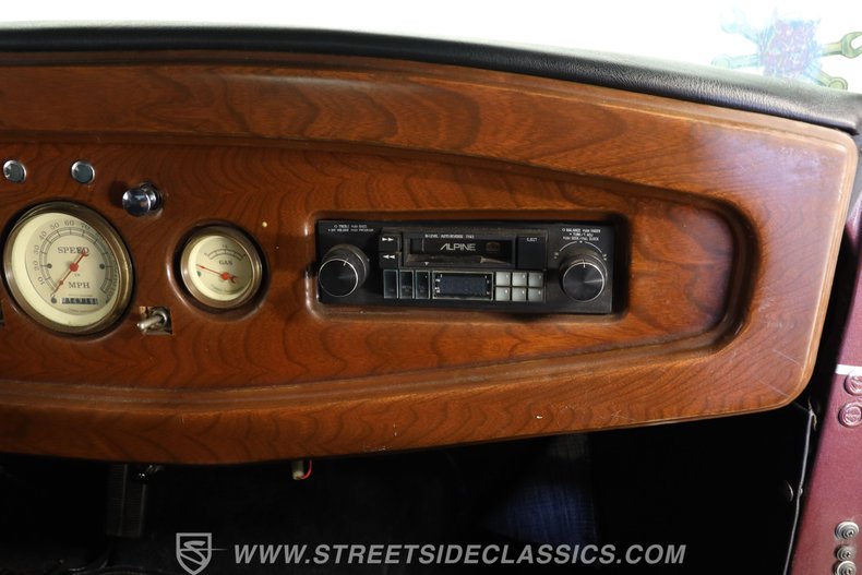 Ford-5-window-1931-Burgundy-Maroon-Black-46