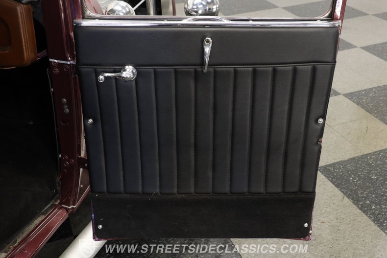 Ford-5-window-1931-Burgundy-Maroon-Black-47