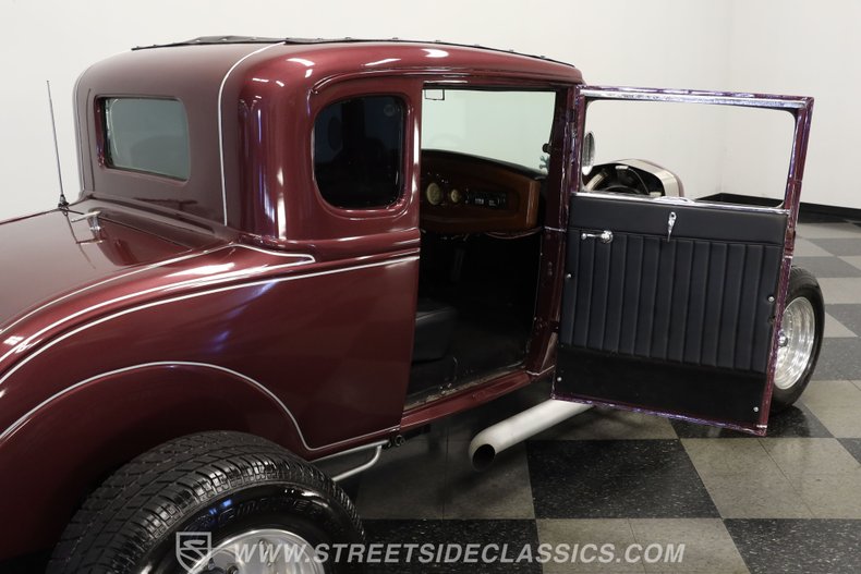 Ford-5-window-1931-Burgundy-Maroon-Black-48
