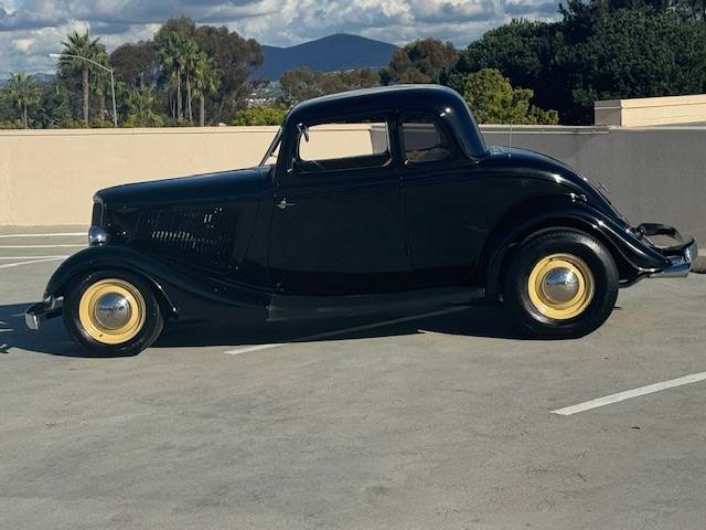 Ford-5-window-coupe-1934-1