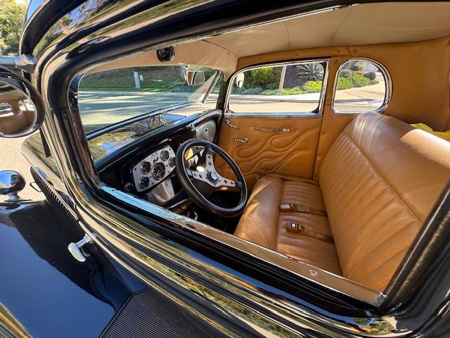 Ford-5-window-coupe-1934-5