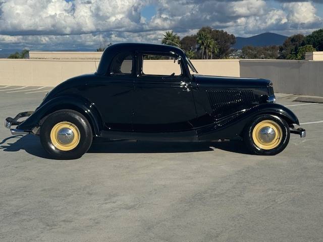 Ford-5-window-coupe-1934