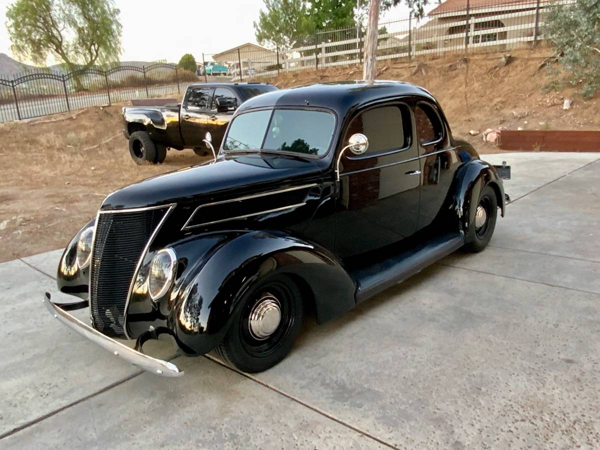 Ford-5-window-coupe-1937-black-2