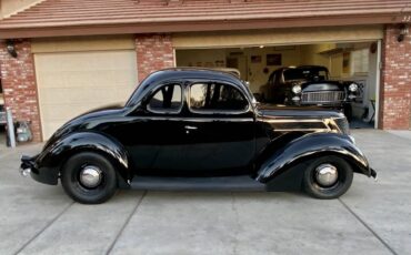 Ford-5-window-coupe-1937-black-4