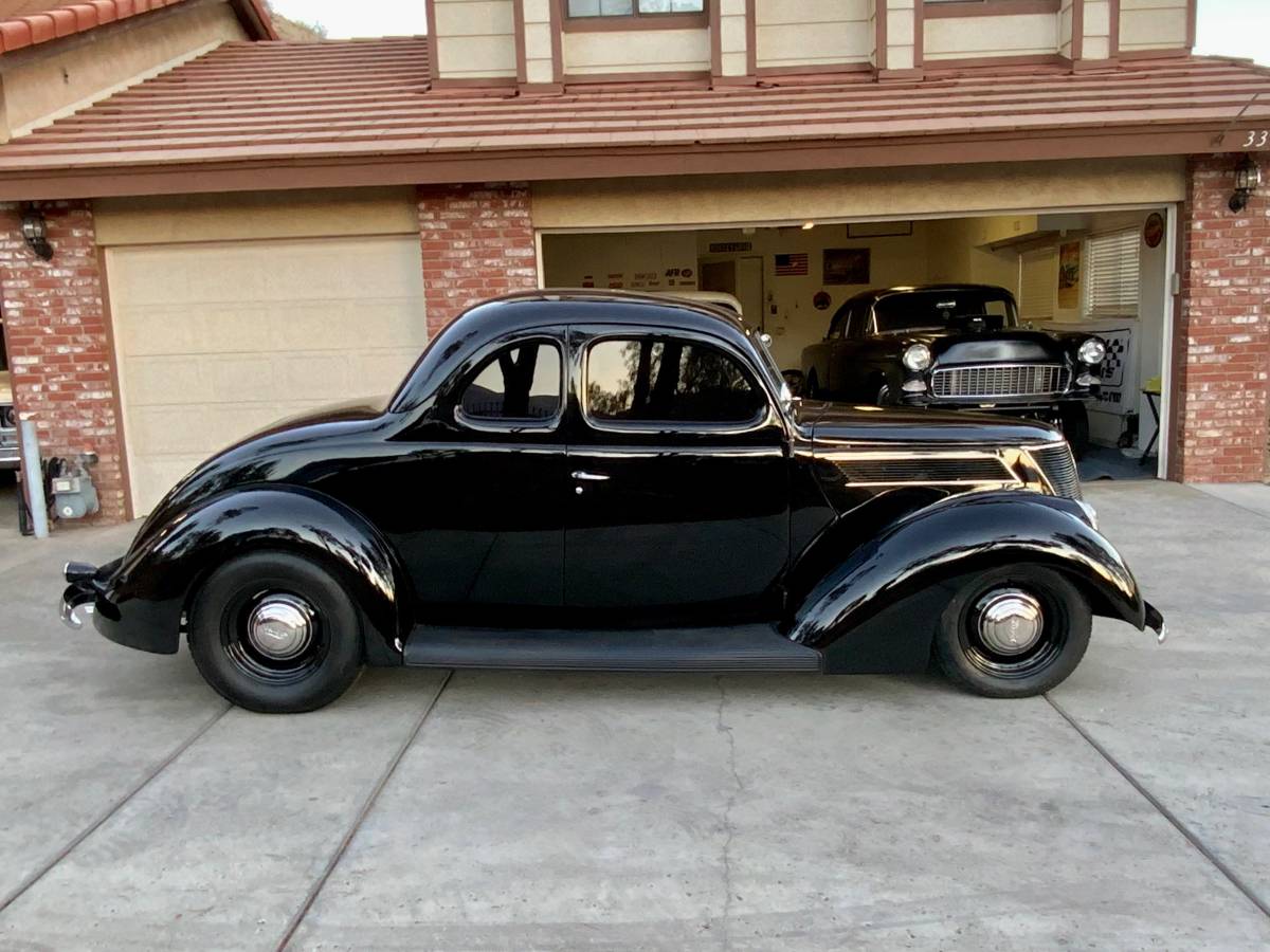 Ford-5-window-coupe-1937-black-4