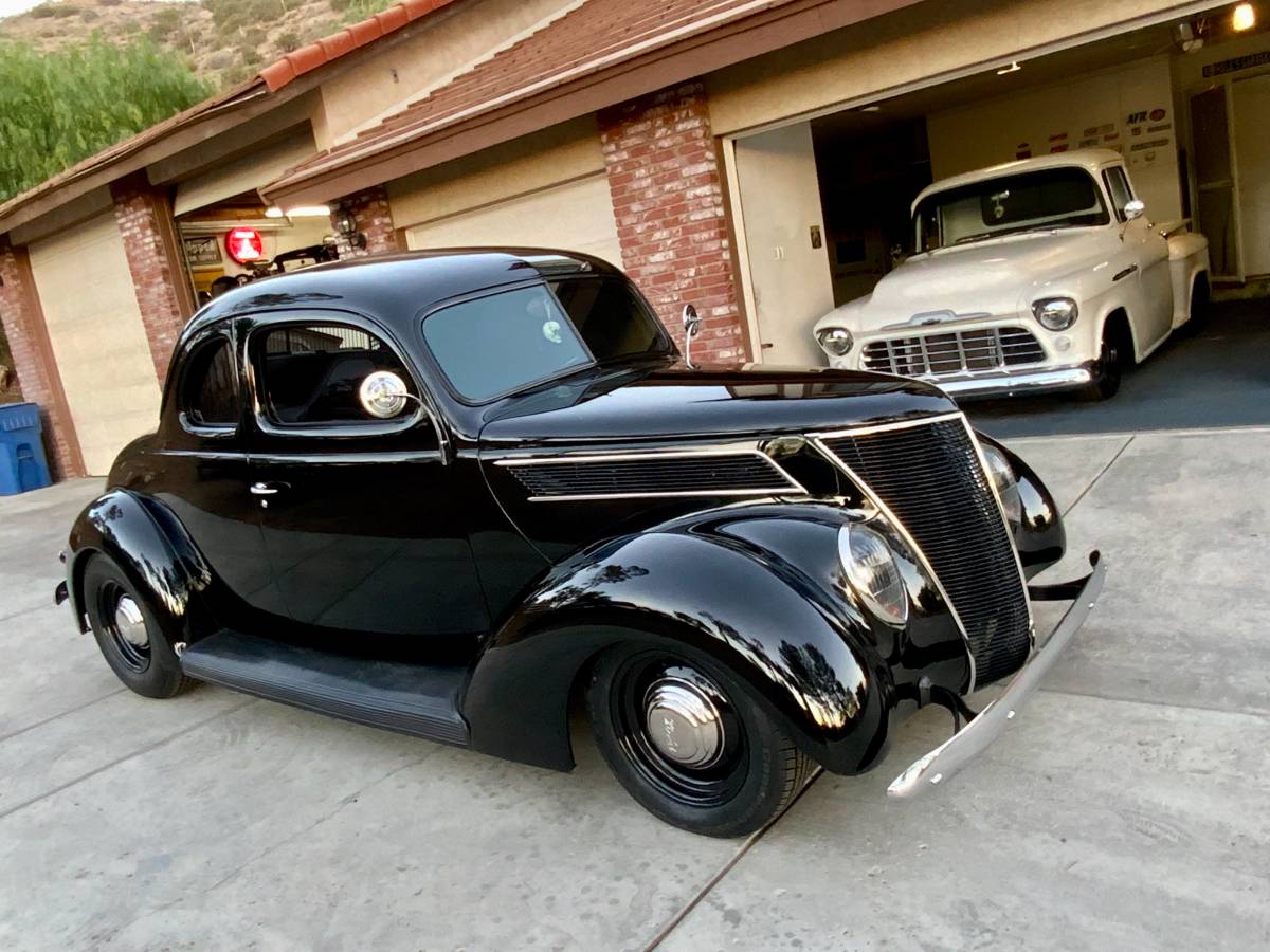 Ford-5-window-coupe-1937-black-9