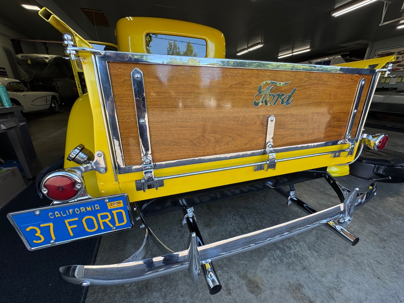 Ford-Award-Winning-Show-Pickup-Truck-Model-7377-1937-Pickup-13