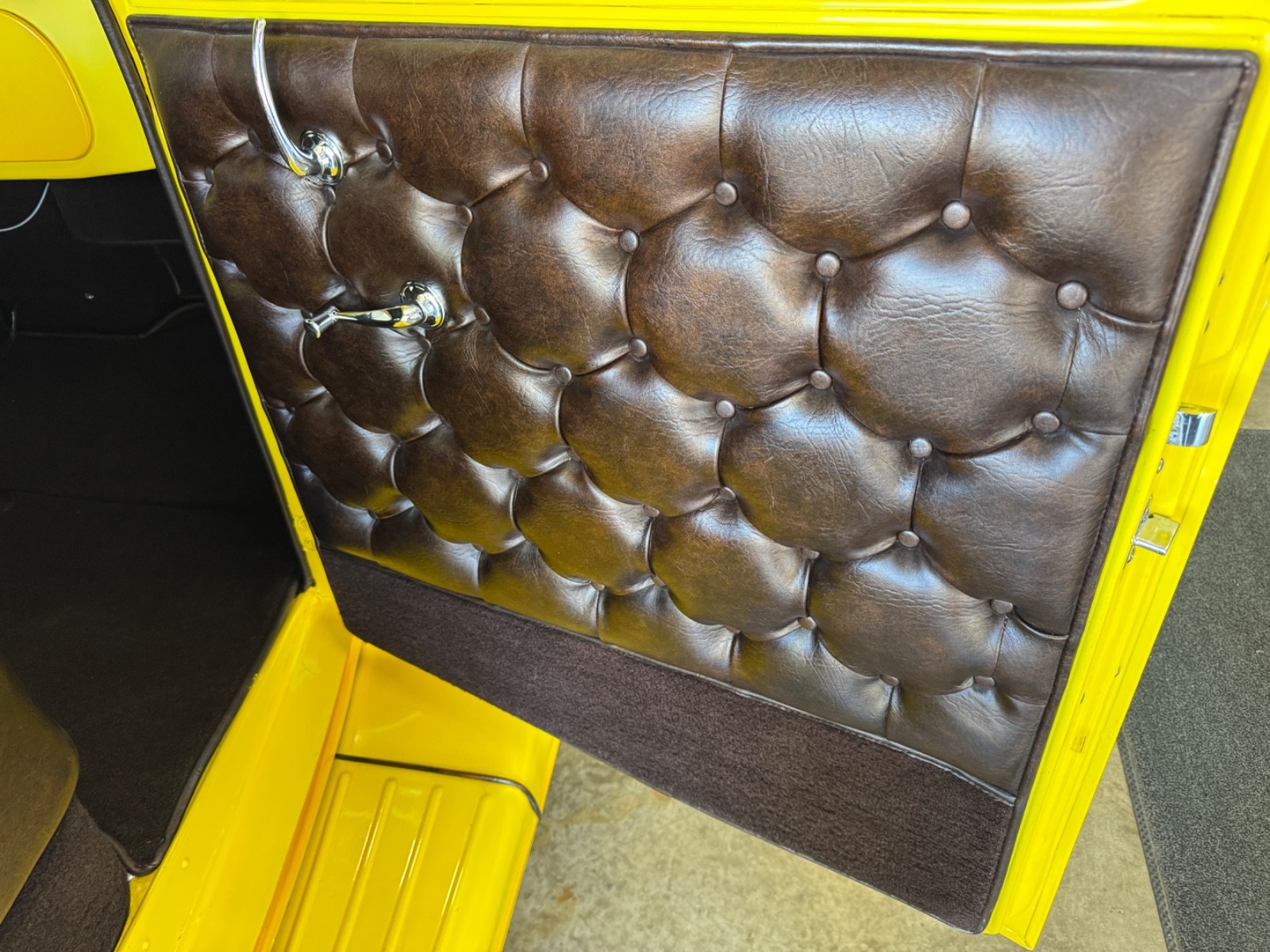 Ford-Award-Winning-Show-Pickup-Truck-Model-7377-1937-Pickup-24