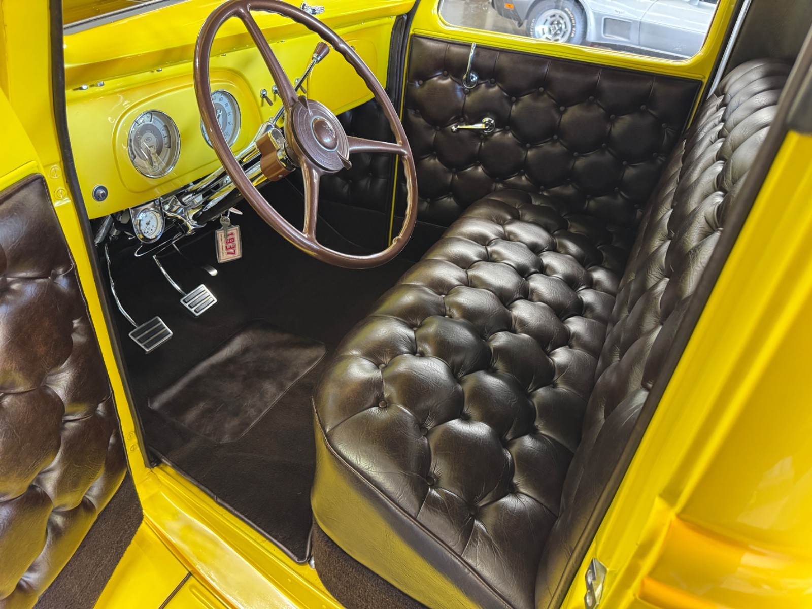 Ford-Award-Winning-Show-Pickup-Truck-Model-7377-1937-Pickup-25