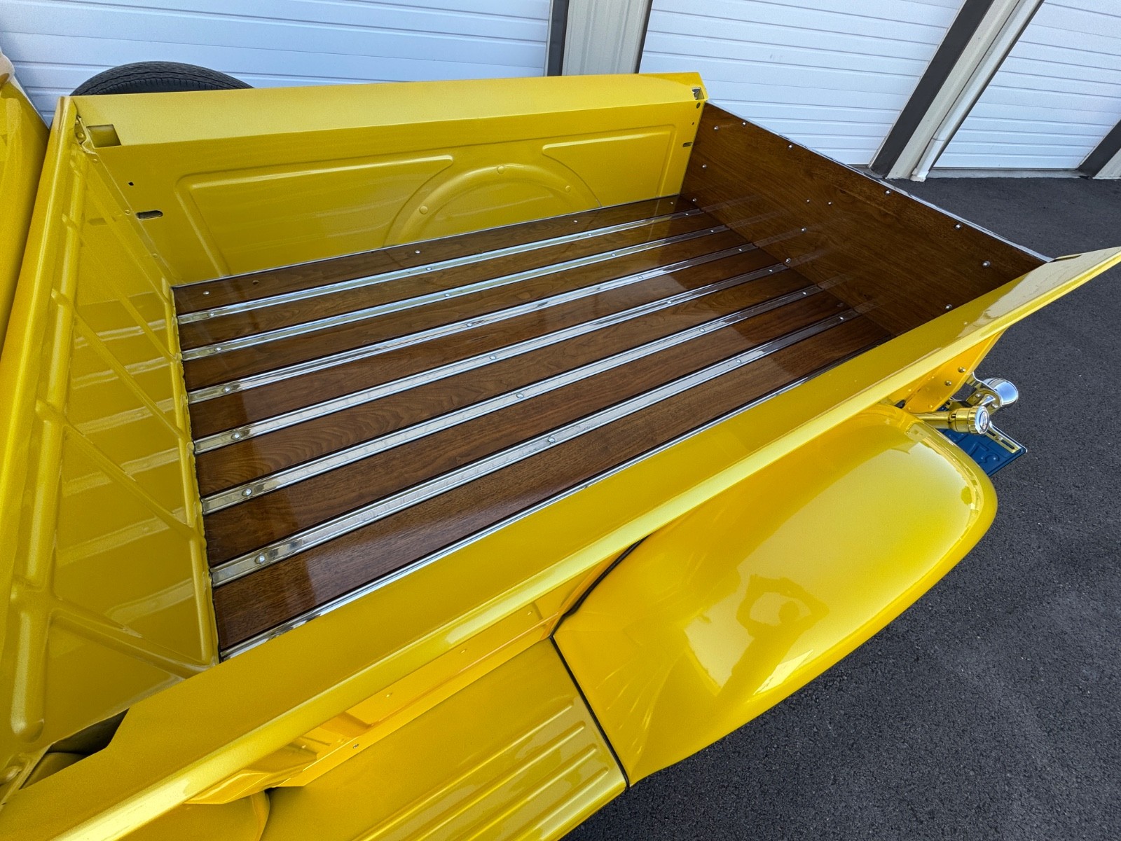 Ford-Award-Winning-Show-Pickup-Truck-Model-7377-1937-Pickup-4