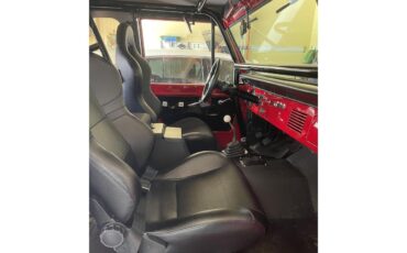 Ford-Bronco-1966-Ford-Red-Black-11