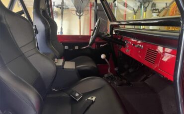 Ford-Bronco-1966-Ford-Red-Black-15