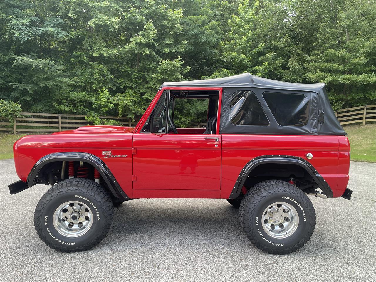 Ford-Bronco-1966-Ford-Red-Black-19