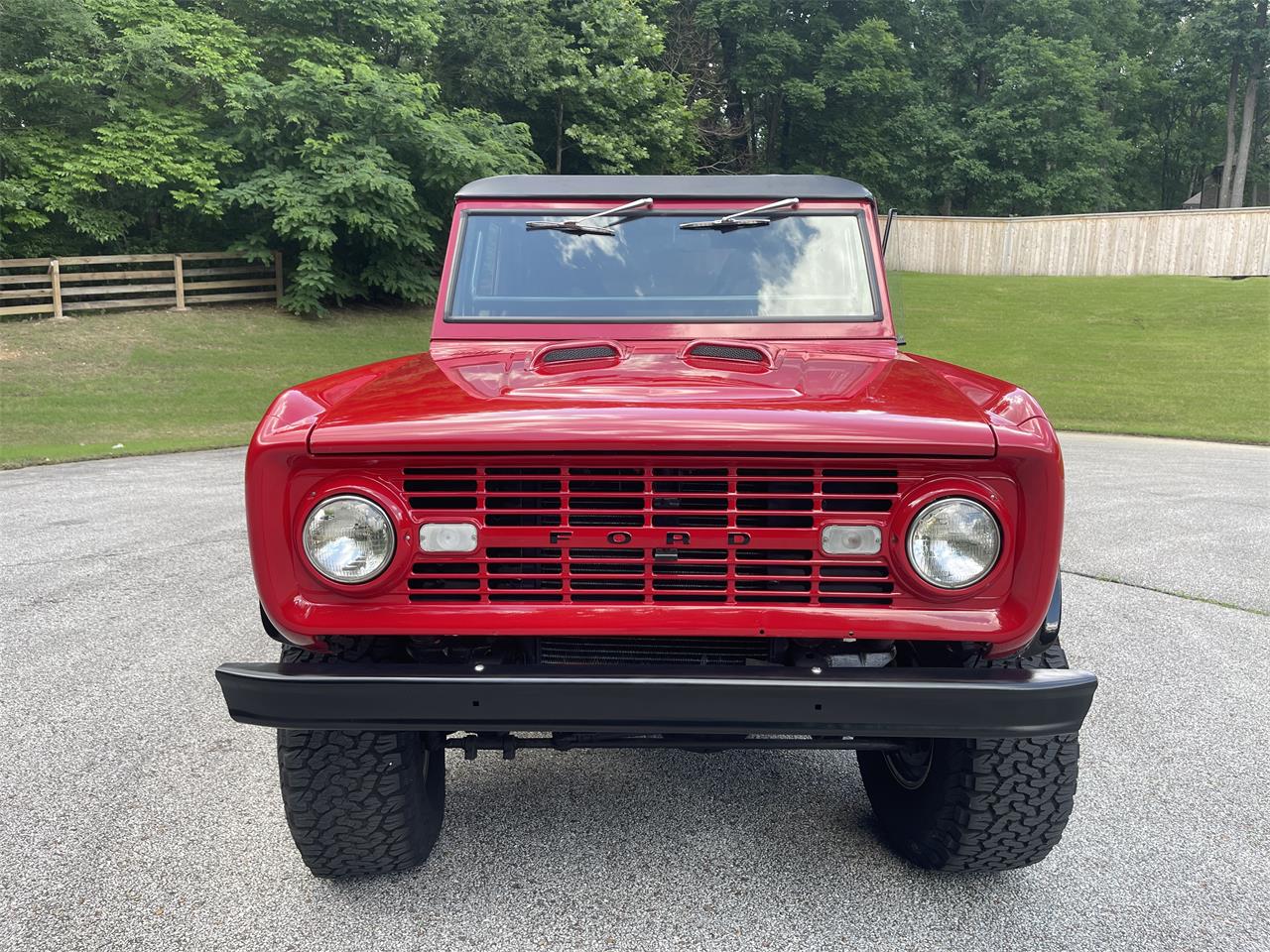 Ford-Bronco-1966-Ford-Red-Black-21