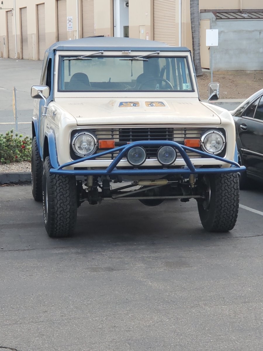 Ford-Bronco-1966-SUV-11
