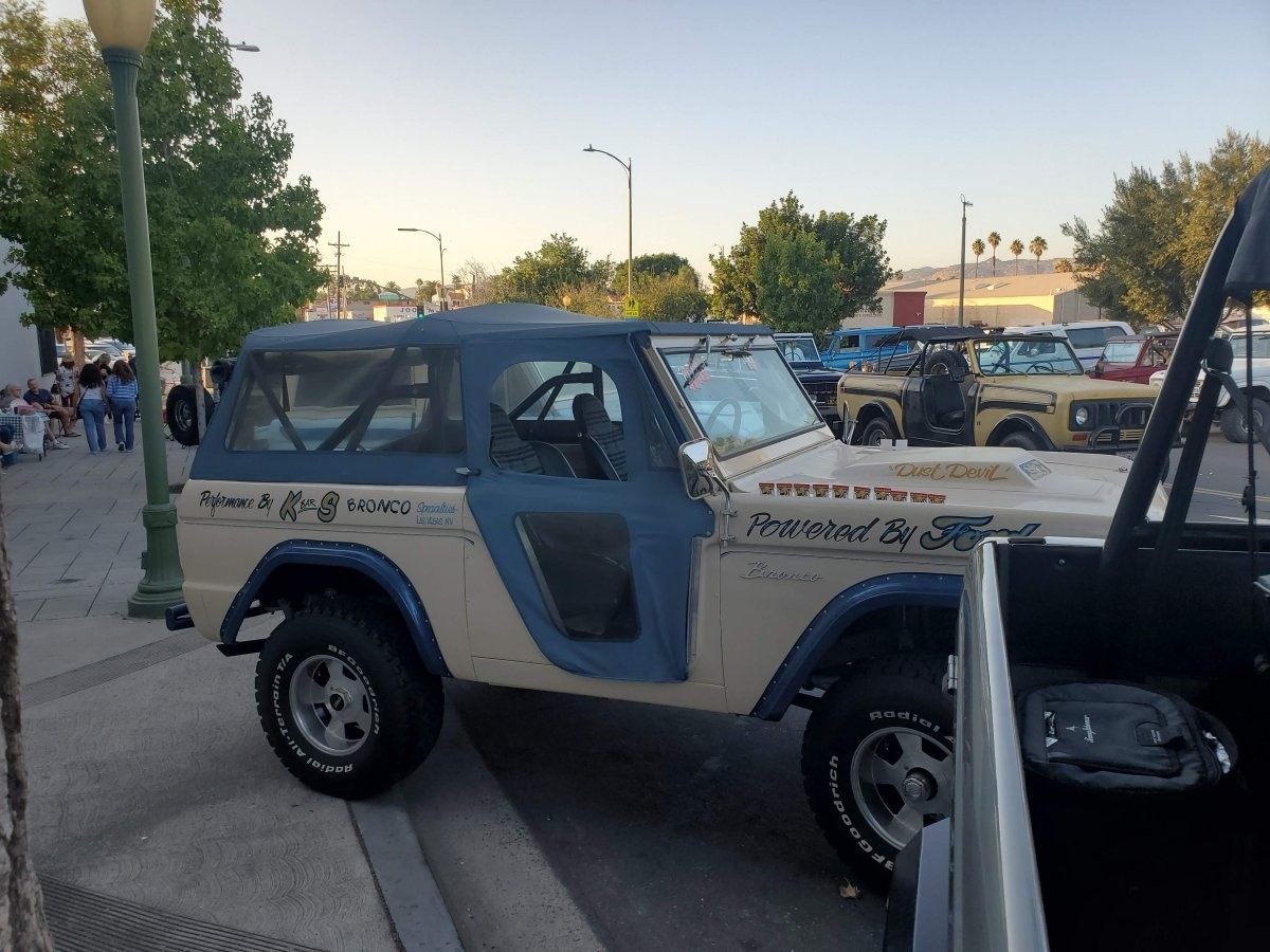 Ford-Bronco-1966-SUV-12