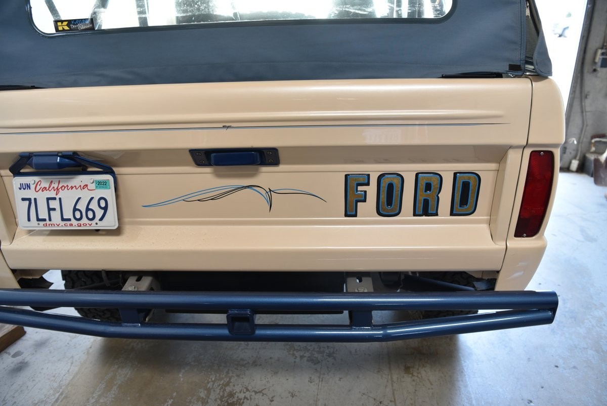 Ford-Bronco-1966-SUV-13