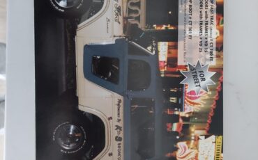 Ford-Bronco-1966-SUV-17