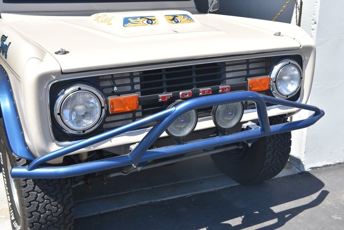Ford-Bronco-1966-SUV-2