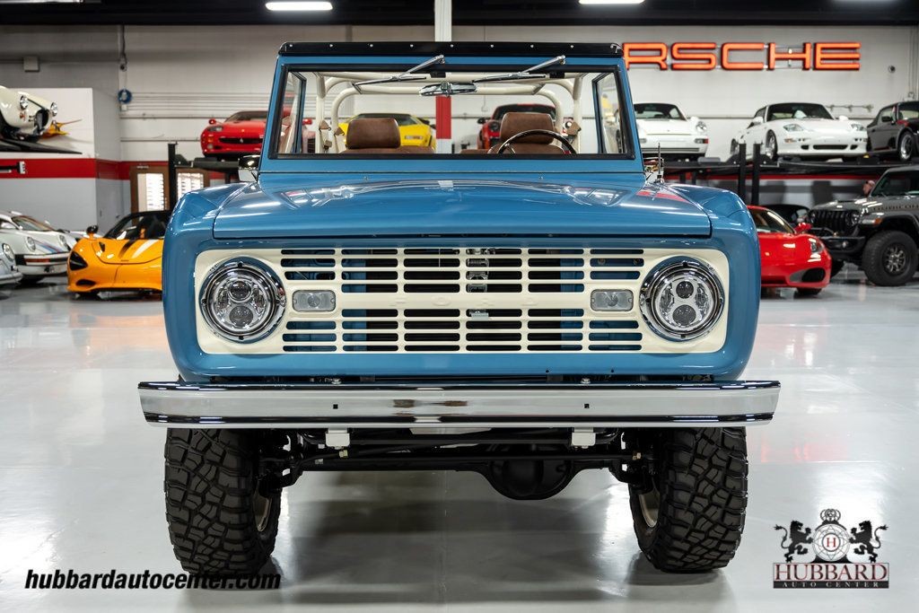 Ford-Bronco-1966-SUV-2