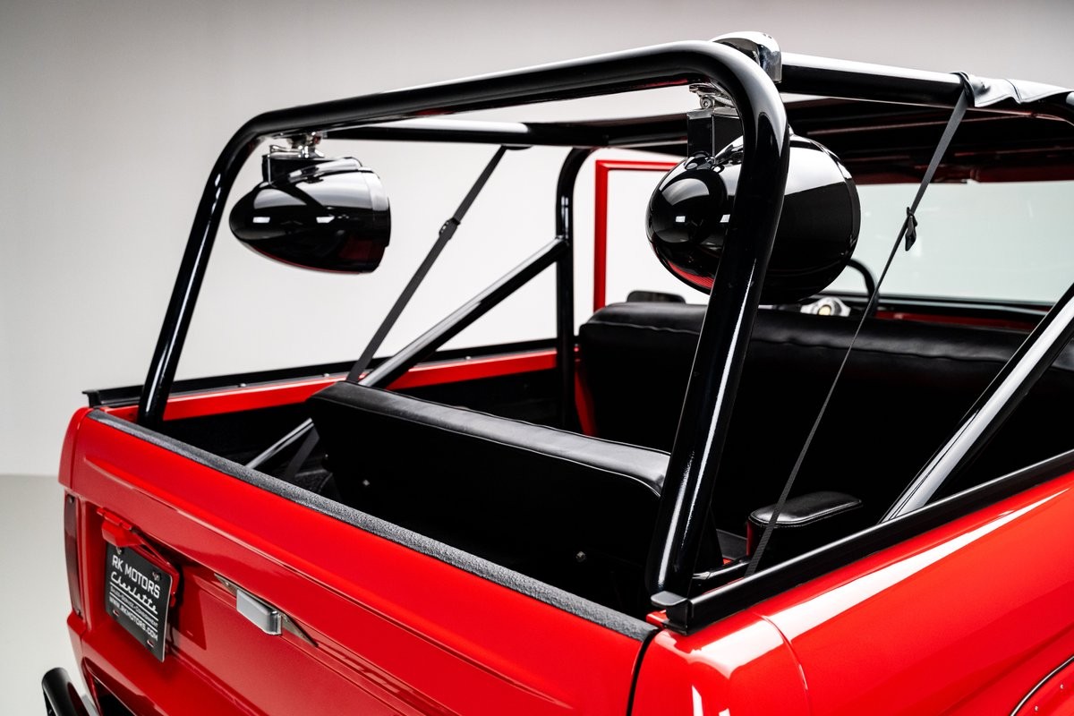 Ford-Bronco-1966-SUV-22