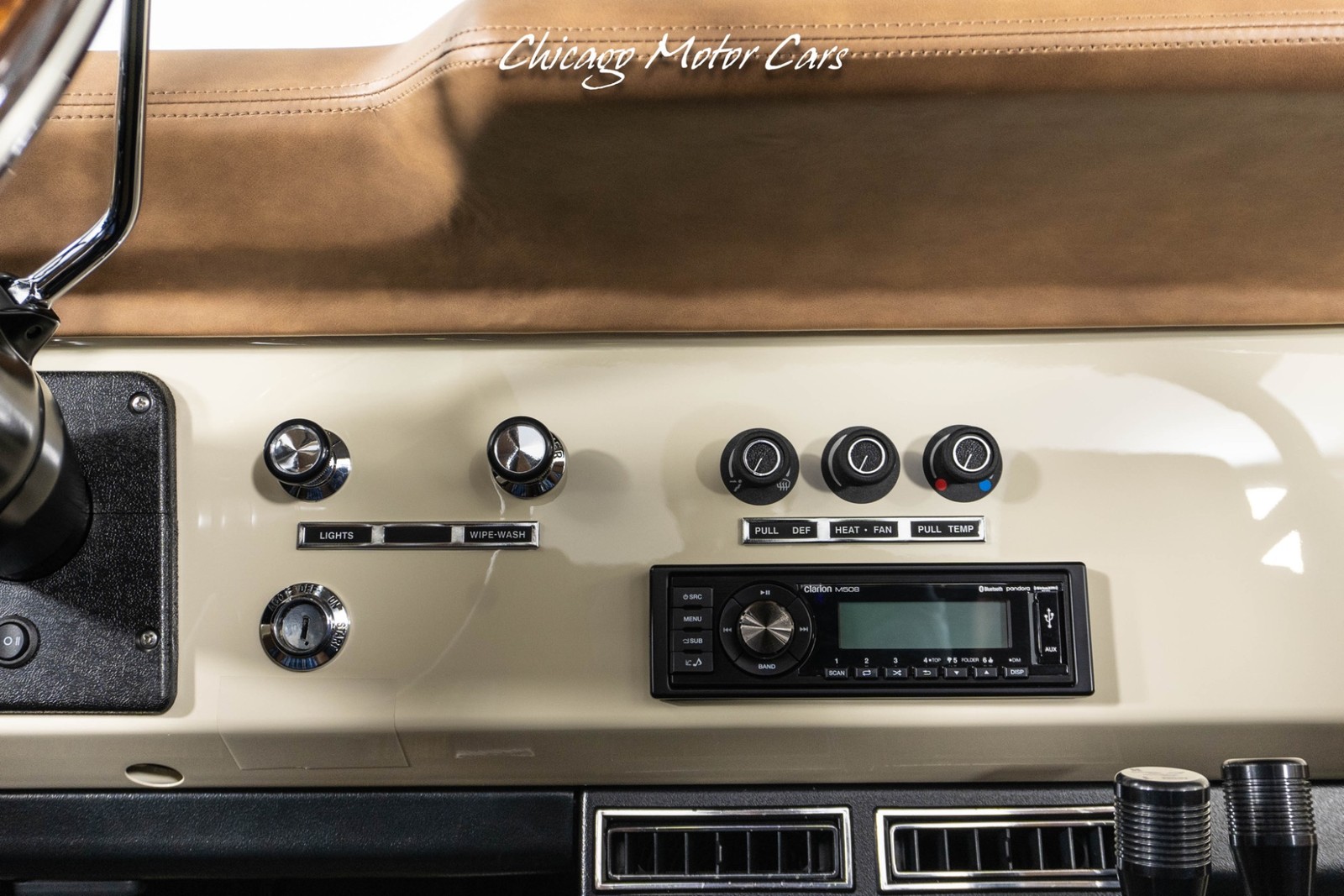 Ford-Bronco-1966-SUV-27