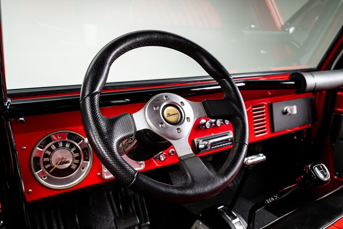 Ford-Bronco-1966-SUV-3