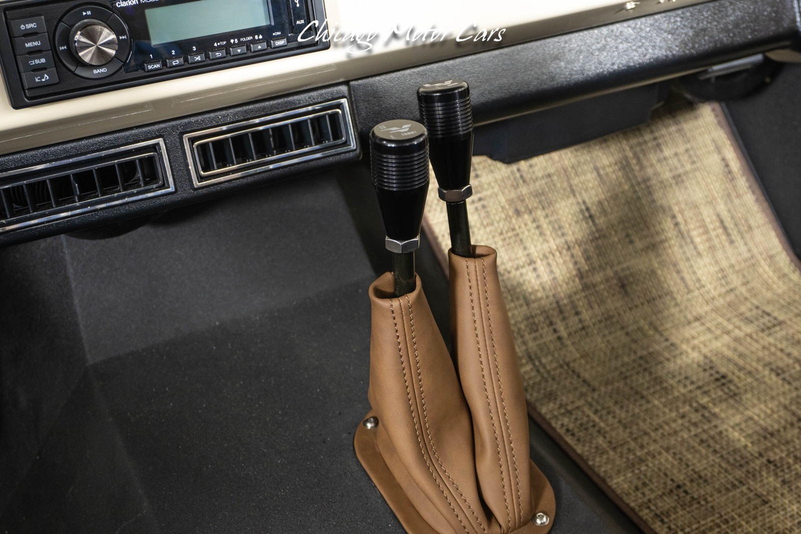 Ford-Bronco-1966-SUV-30