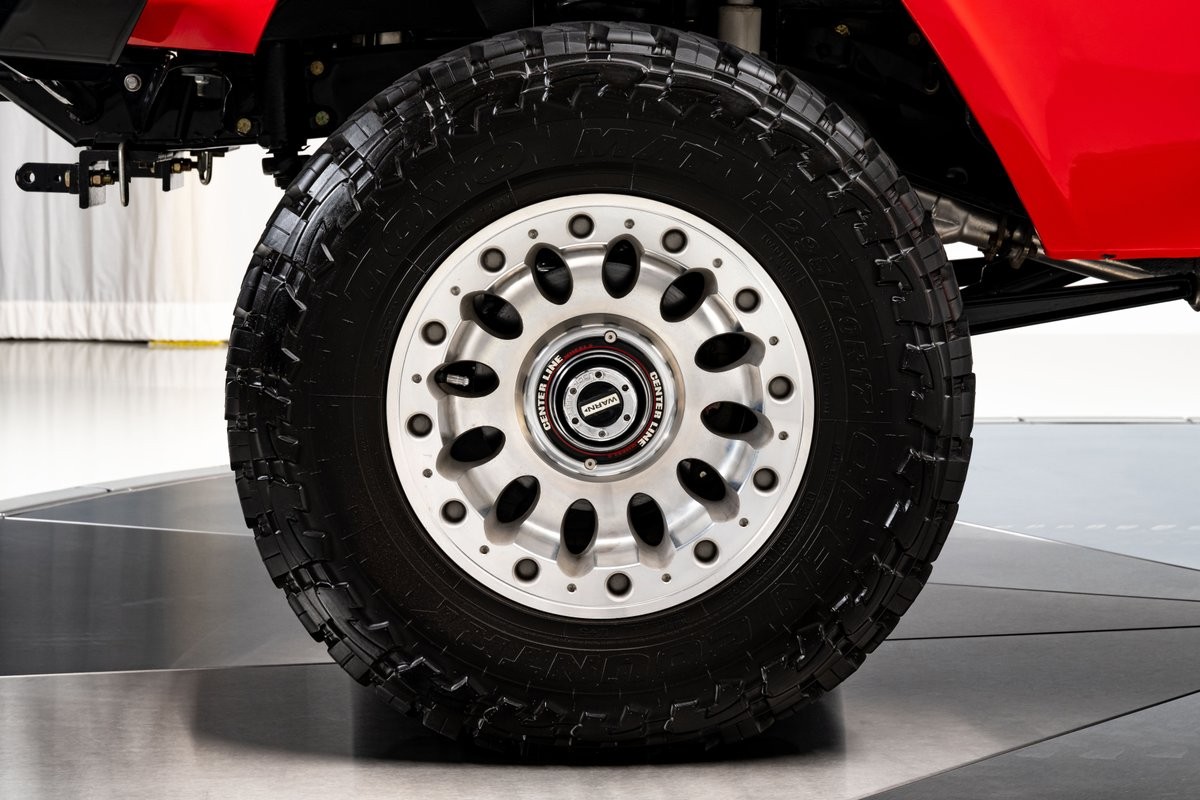 Ford-Bronco-1966-SUV-30