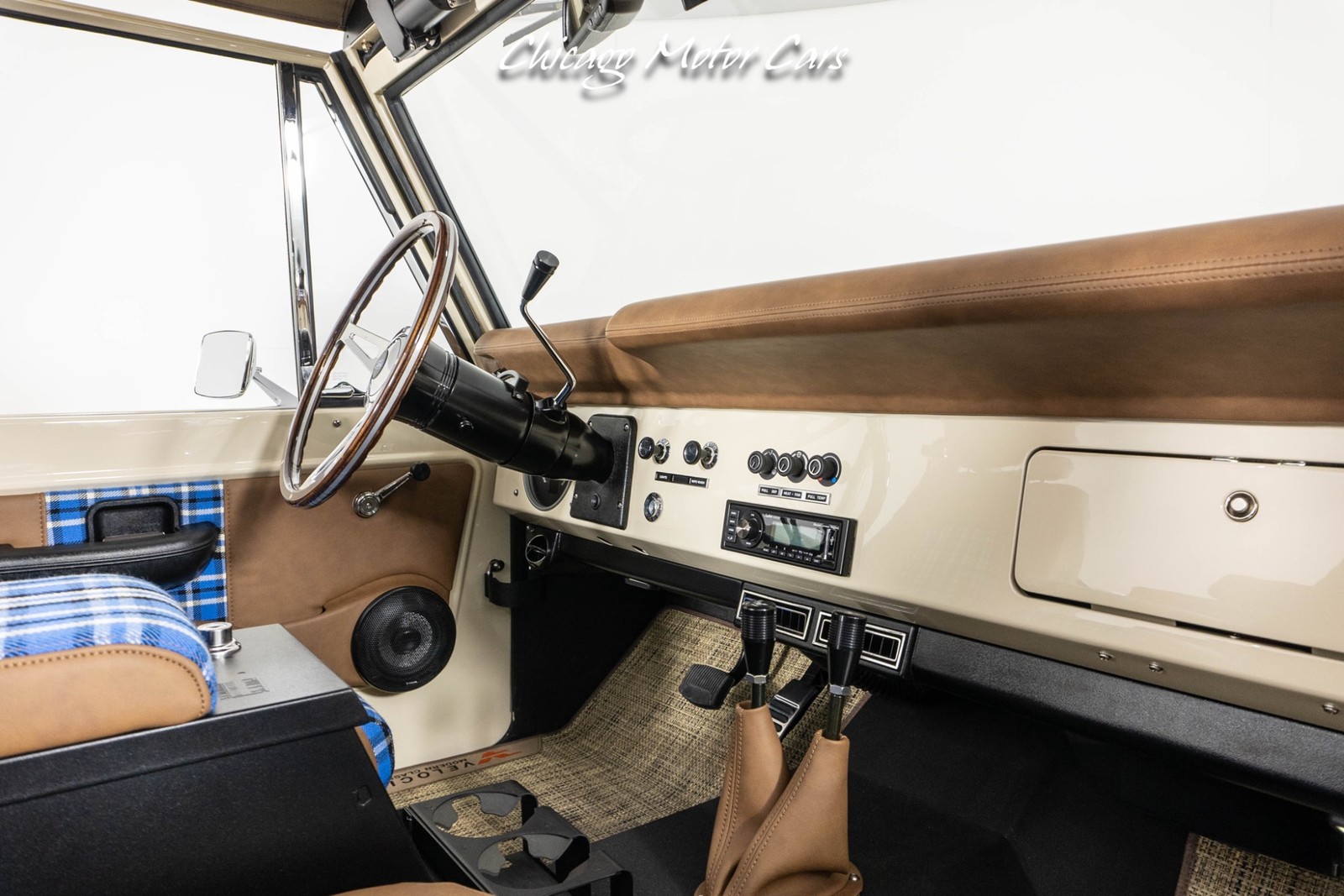 Ford-Bronco-1966-SUV-37