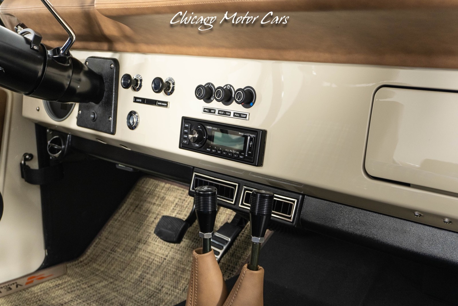 Ford-Bronco-1966-SUV-38