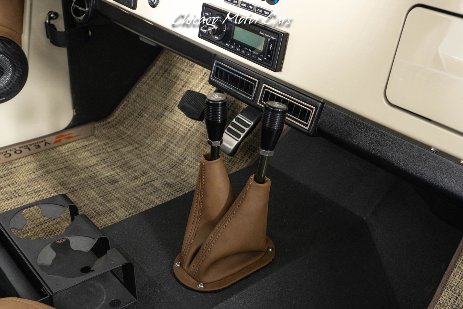 Ford-Bronco-1966-SUV-39